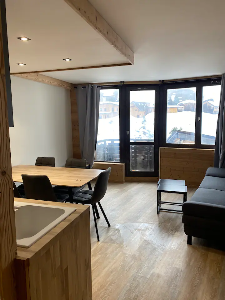 APARTMENT 1206