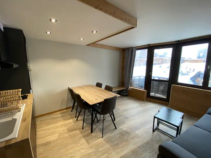APARTMENT 1206